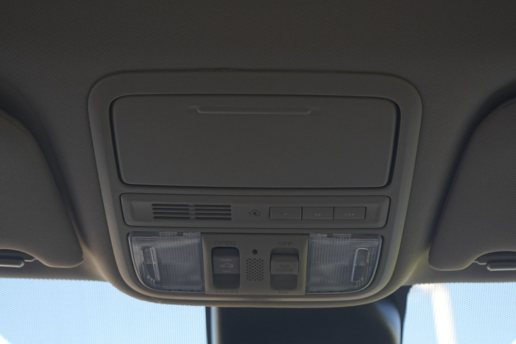Thumbnail: 2016 Honda Odyssey - 25