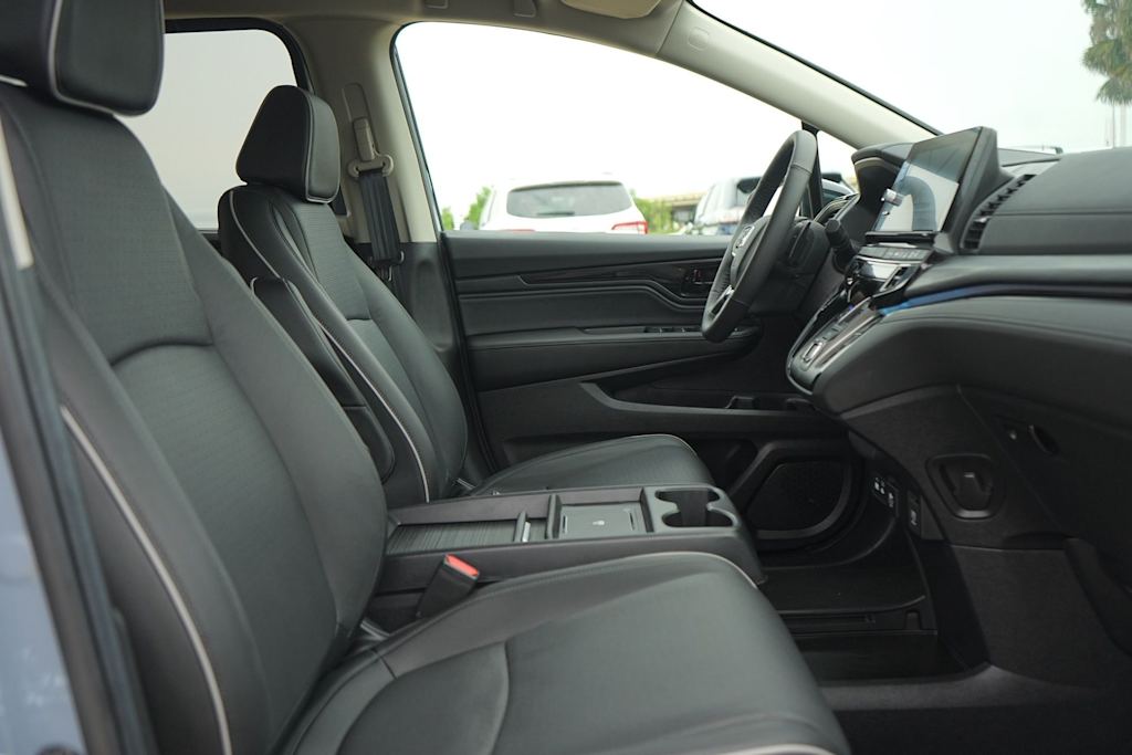 2026 Honda Odyssey Elite - Photo 12