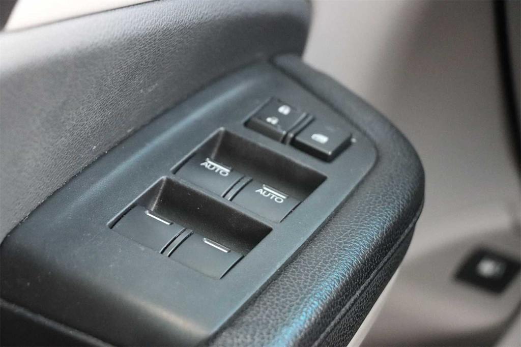 Thumbnail: 2016 Honda Pilot - 23