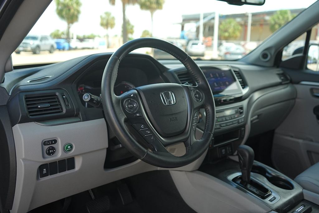 Thumbnail: 2017 Honda Pilot - 2