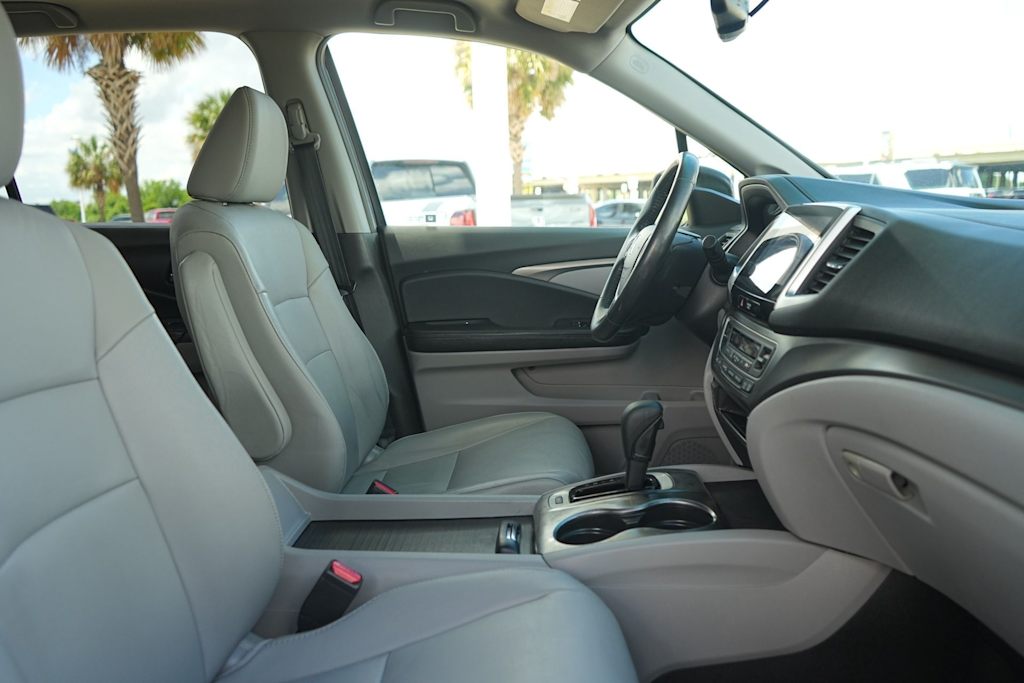 Thumbnail: 2017 Honda Pilot - 12