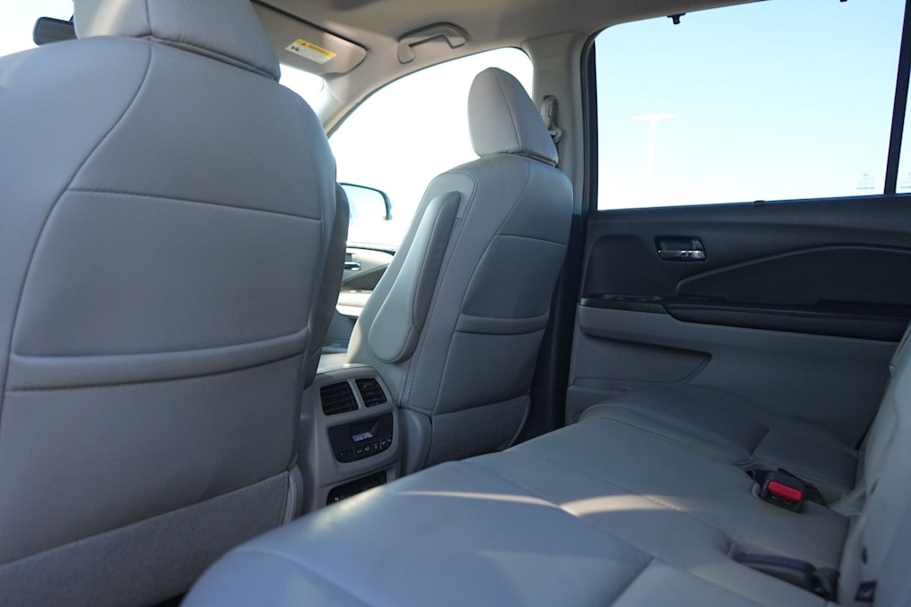 Thumbnail: 2018 Honda Pilot - 12