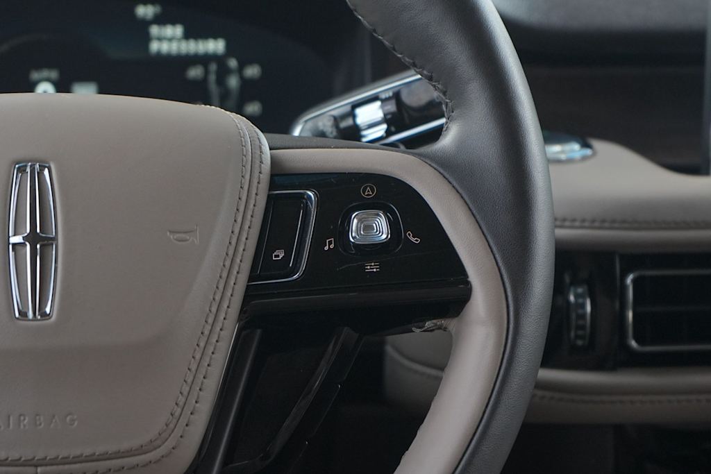 Thumbnail: 2024 Lincoln Aviator - 23