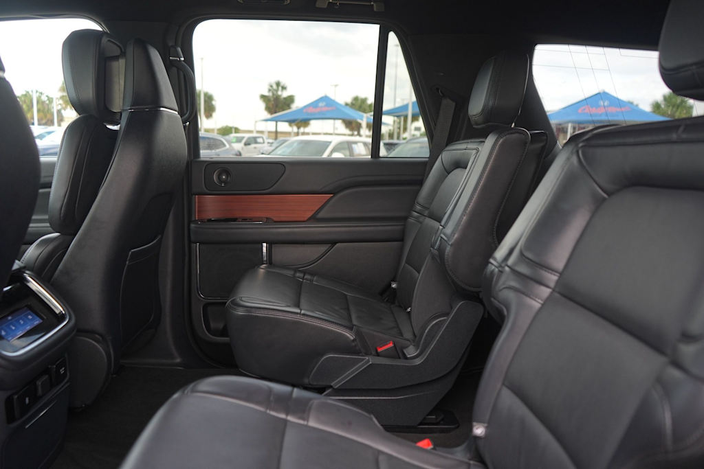 Thumbnail: 2024 Lincoln Navigator - 21