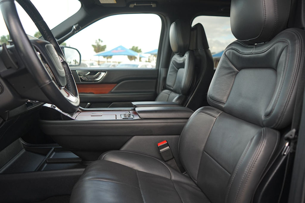 Thumbnail: 2024 Lincoln Navigator - 10