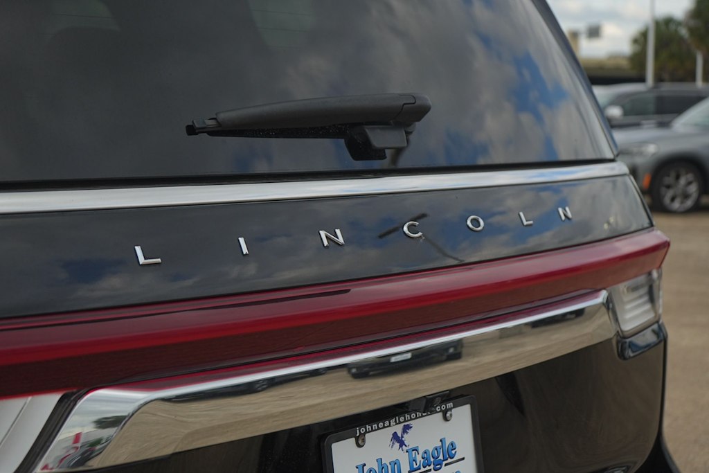 Thumbnail: 2024 Lincoln Navigator - 19