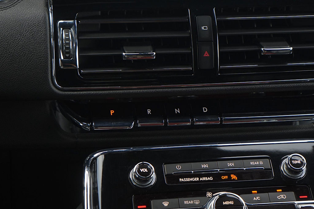Thumbnail: 2024 Lincoln Navigator - 24