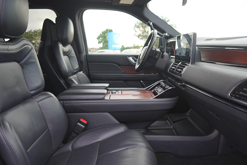 Thumbnail: 2024 Lincoln Navigator - 11