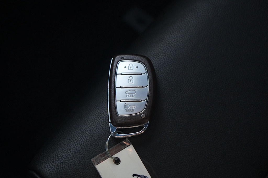 Thumbnail: 2019 Hyundai Sonata - 18