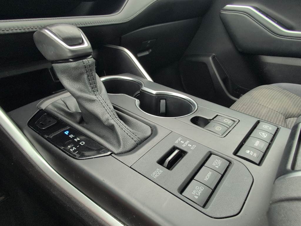 Thumbnail: 2021 Toyota Highlander - 34