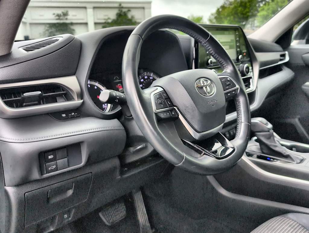 Thumbnail: 2021 Toyota Highlander - 2