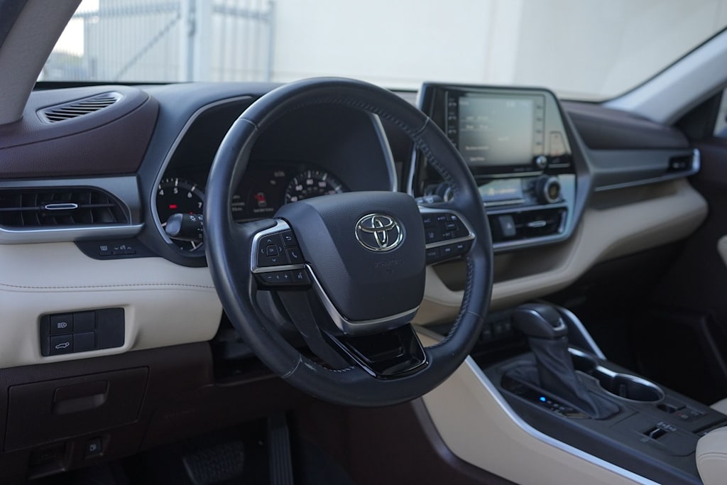Thumbnail: 2020 Toyota Highlander - 2