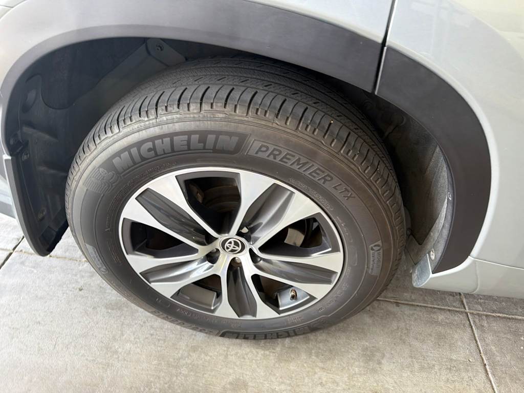 Thumbnail: 2021 Toyota Highlander - 4