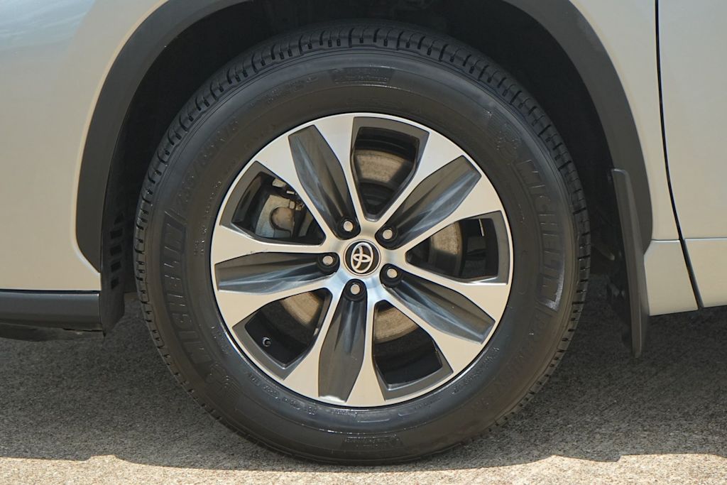 Thumbnail: 2021 Toyota Highlander - 8