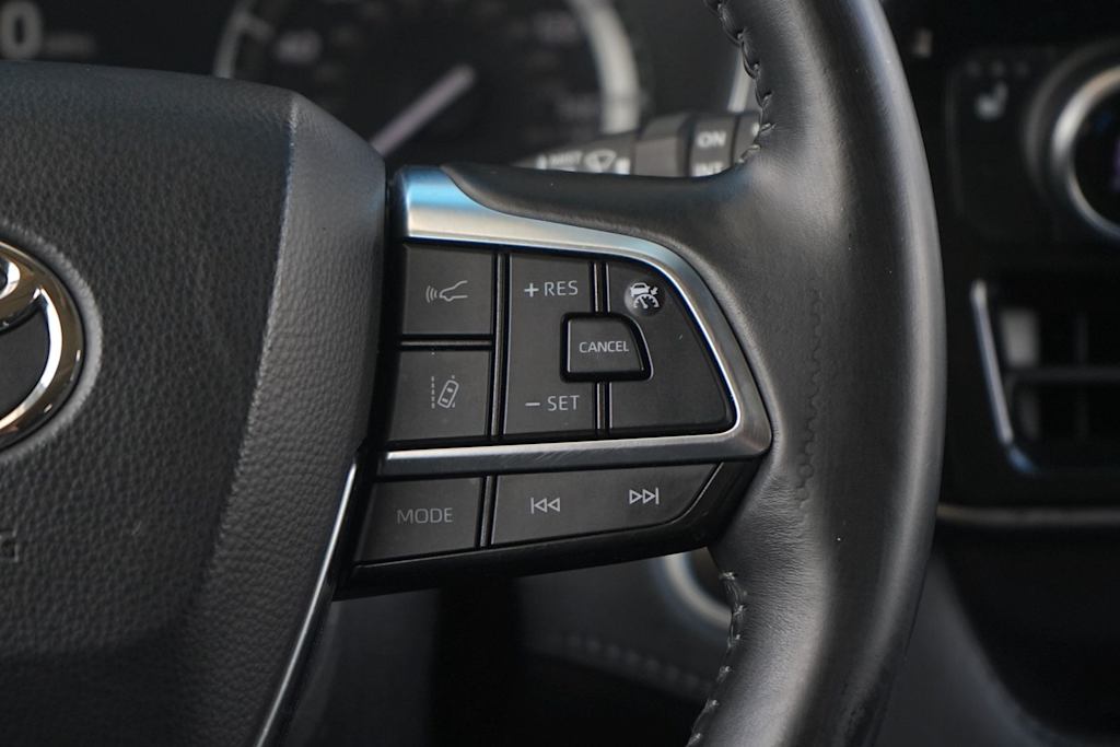 Thumbnail: 2021 Toyota Highlander - 24