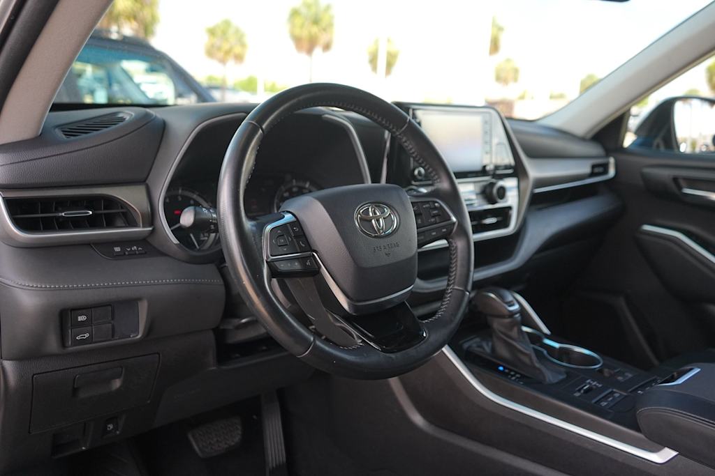 Thumbnail: 2021 Toyota Highlander - 2