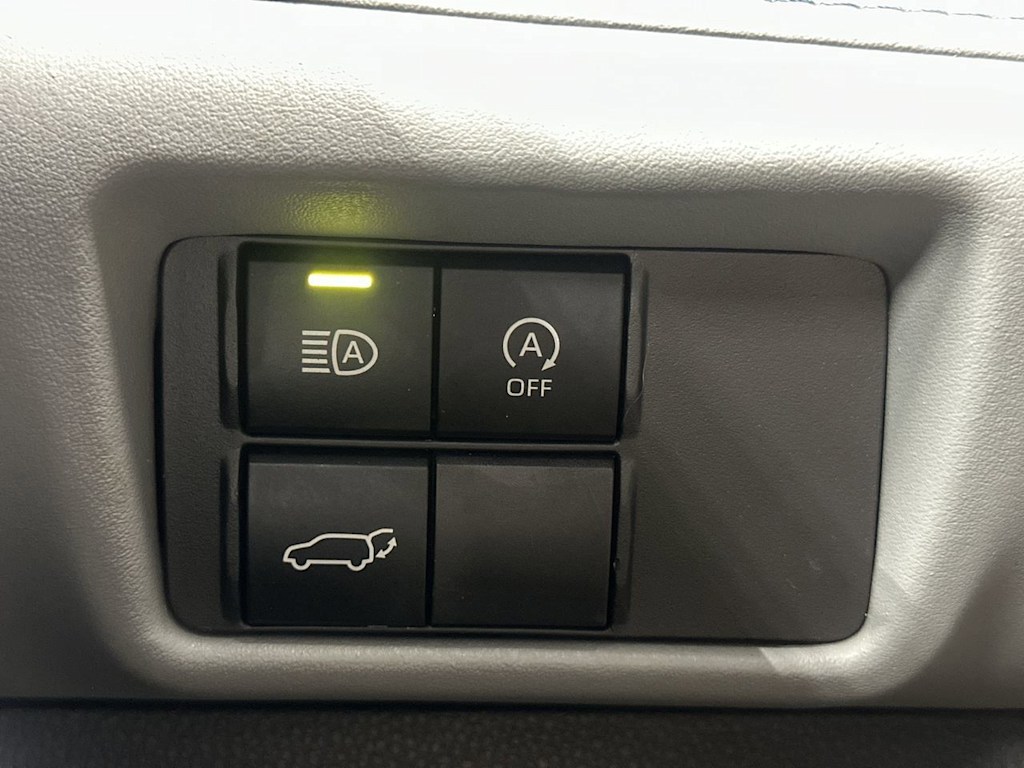 Thumbnail: 2023 Toyota Highlander - 25