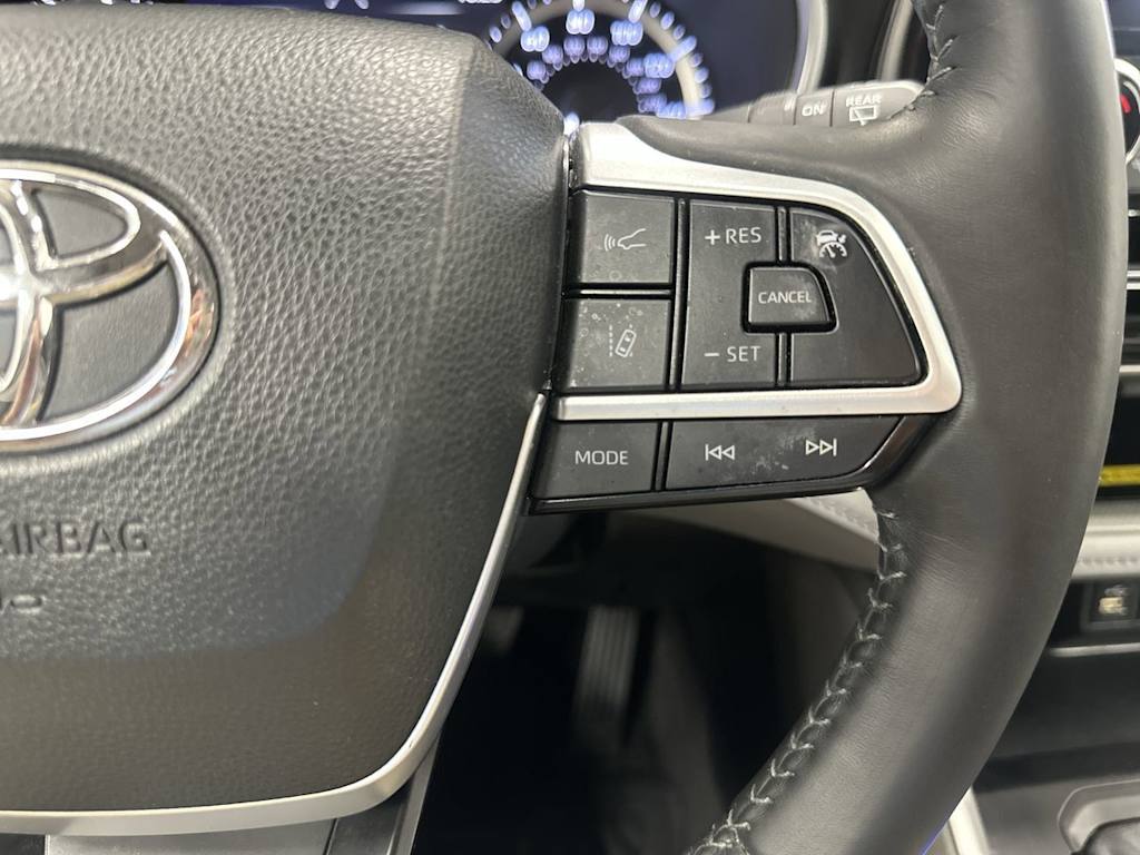 Thumbnail: 2023 Toyota Highlander - 24