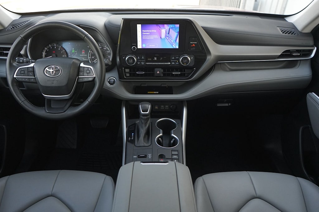 Thumbnail: 2023 Toyota Highlander - 10