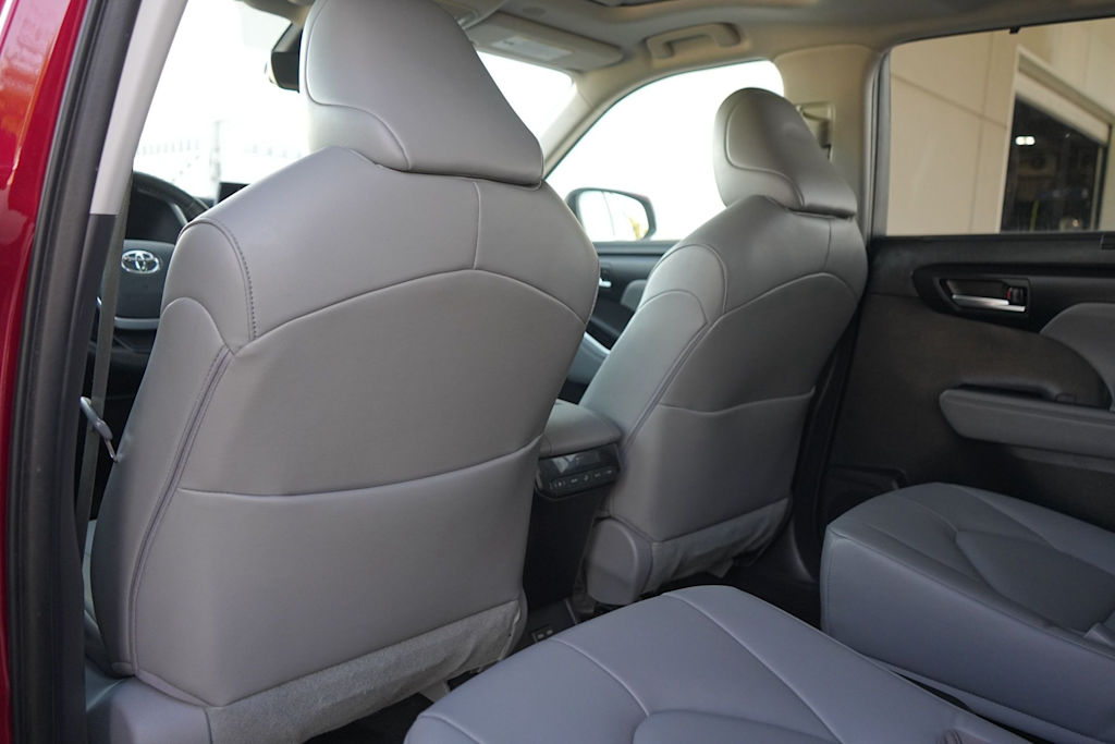 Thumbnail: 2023 Toyota Highlander - 13