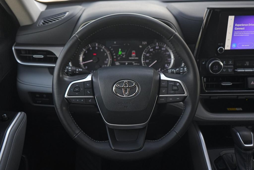 Thumbnail: 2023 Toyota Highlander - 14