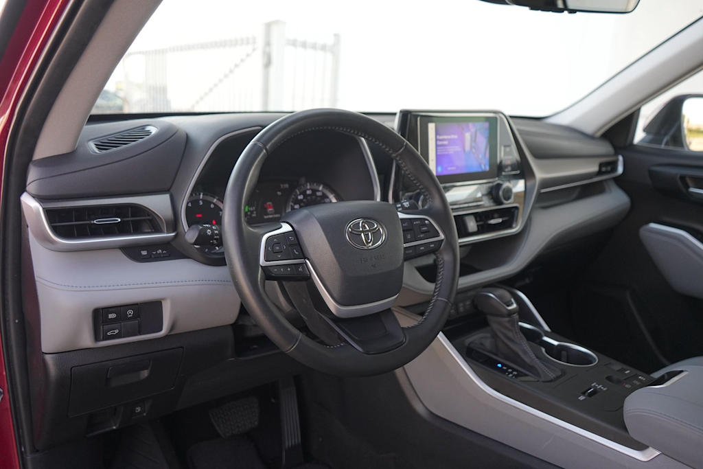 Thumbnail: 2023 Toyota Highlander - 2