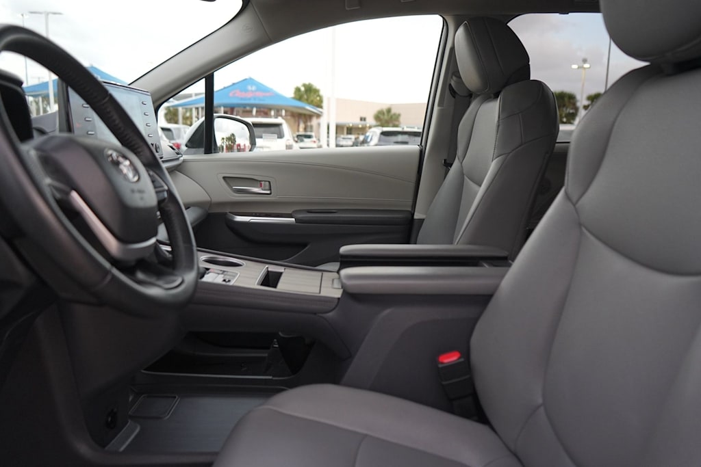 Thumbnail: 2023 Toyota Sienna - 11