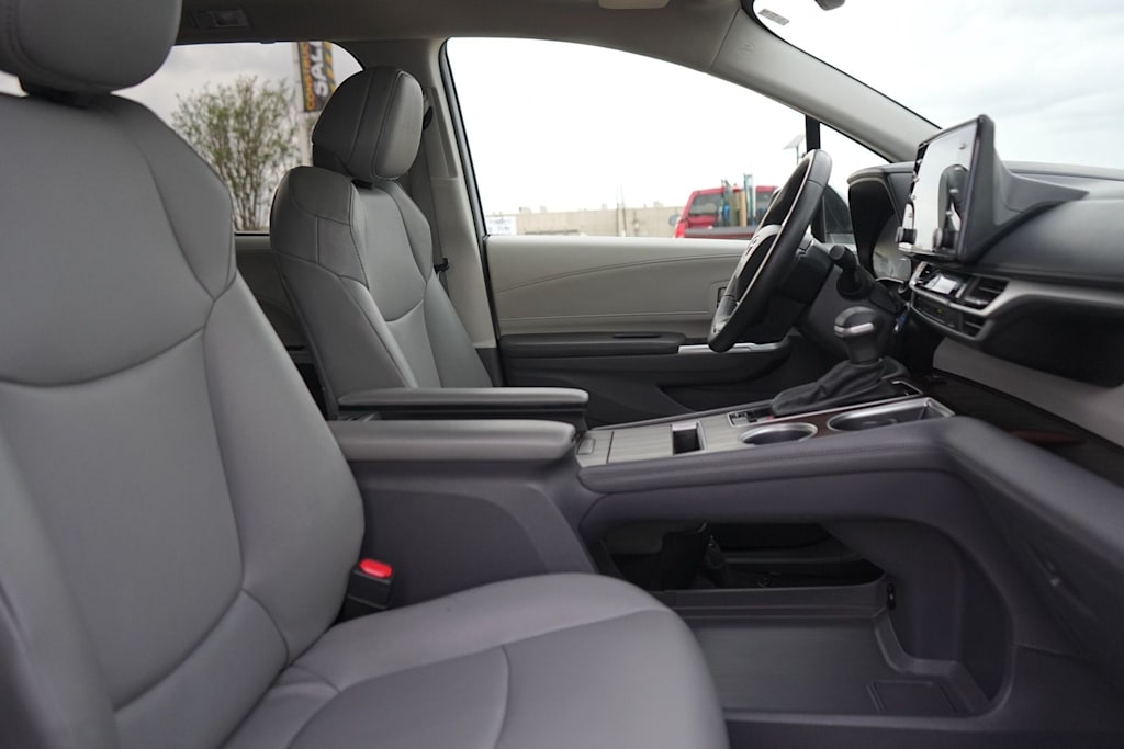 Thumbnail: 2023 Toyota Sienna - 12