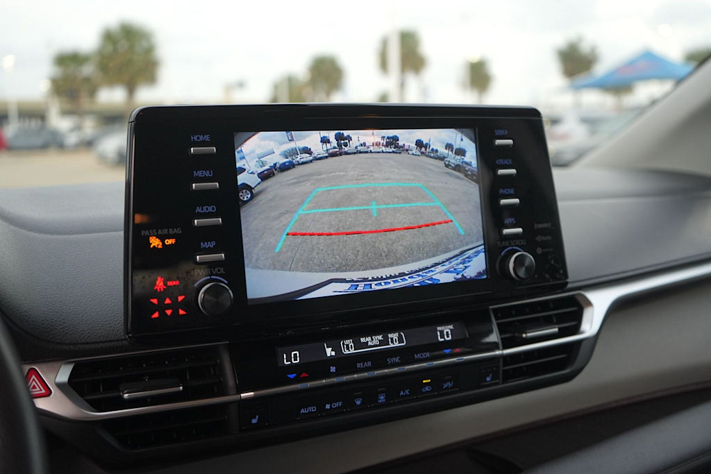 Thumbnail: 2023 Toyota Sienna - 25