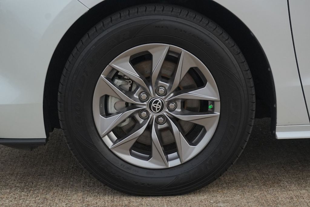 Thumbnail: 2023 Toyota Sienna - 8