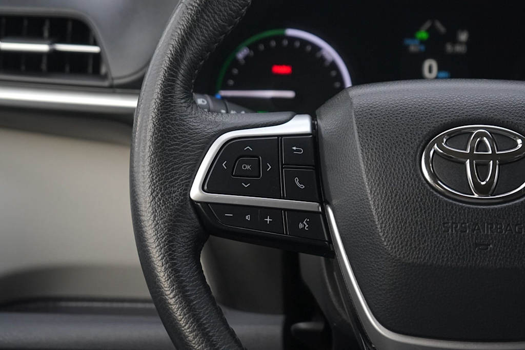 Thumbnail: 2023 Toyota Sienna - 23