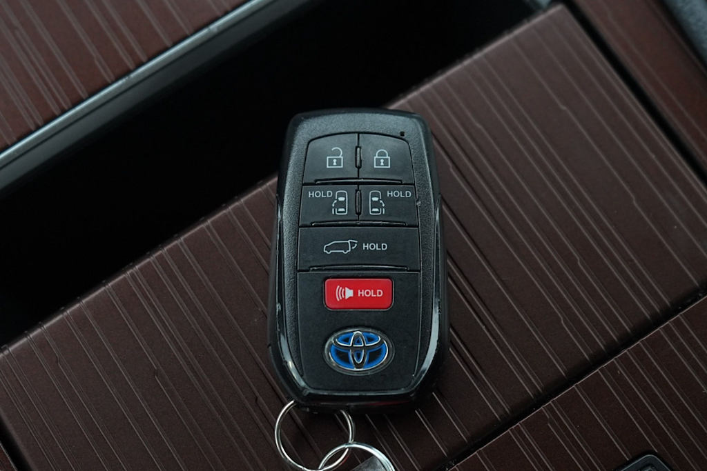 Thumbnail: 2023 Toyota Sienna - 19