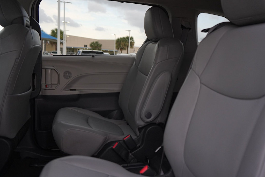Thumbnail: 2023 Toyota Sienna - 22