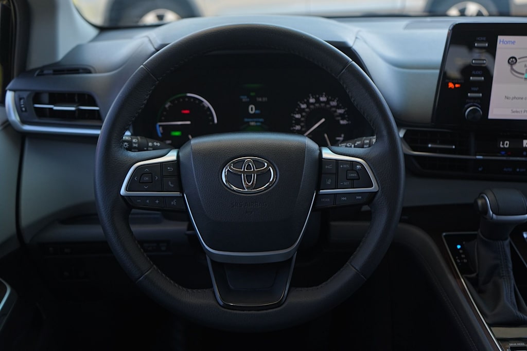 Thumbnail: 2023 Toyota Sienna - 14