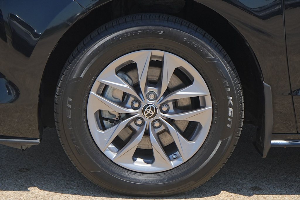 Thumbnail: 2023 Toyota Sienna - 8