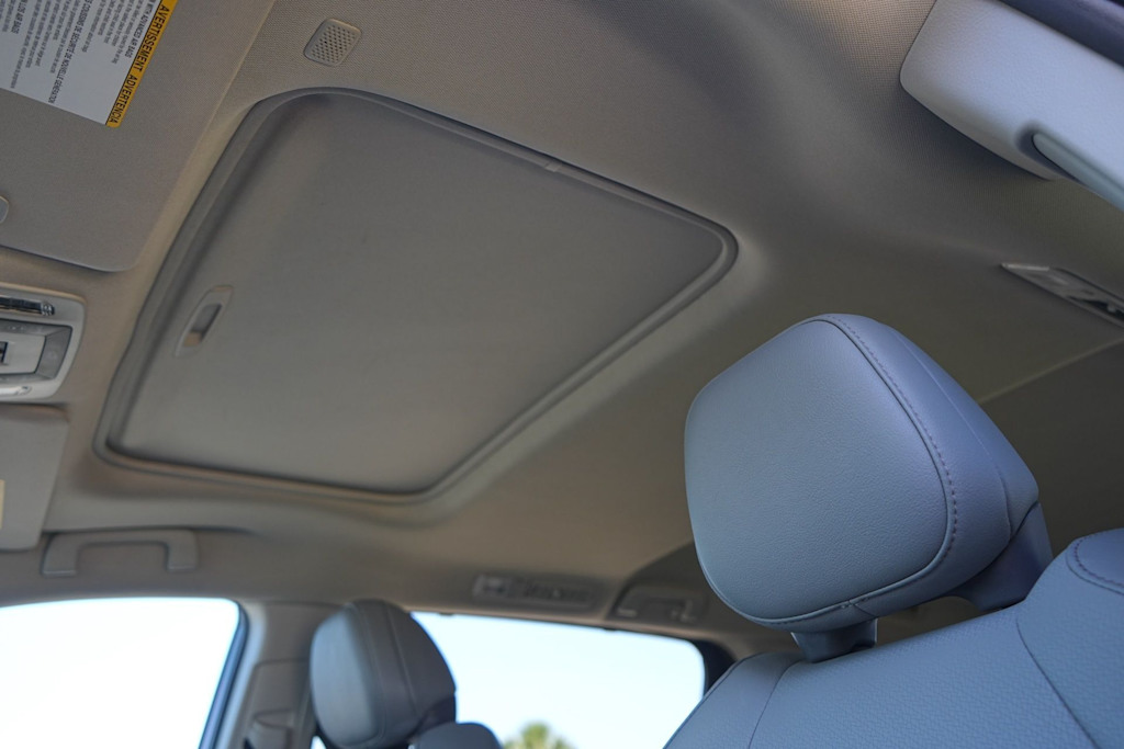 Thumbnail: 2023 Toyota Sienna - 28