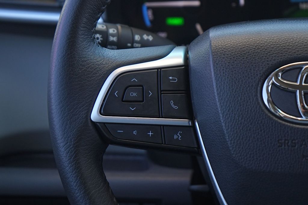 Thumbnail: 2023 Toyota Sienna - 23