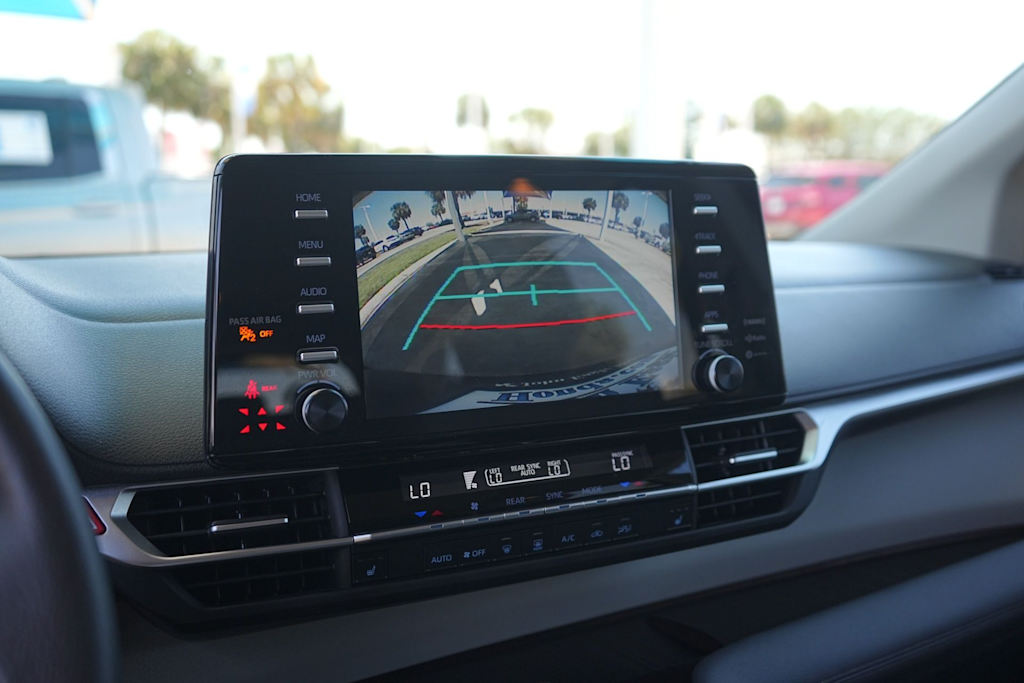 Thumbnail: 2023 Toyota Sienna - 25