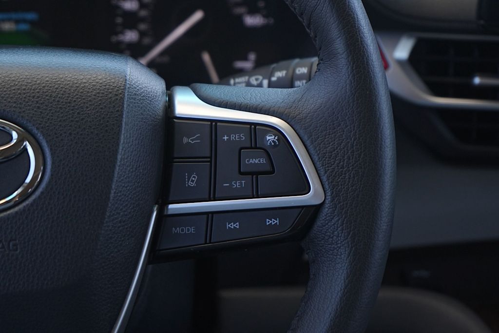 Thumbnail: 2023 Toyota Sienna - 24