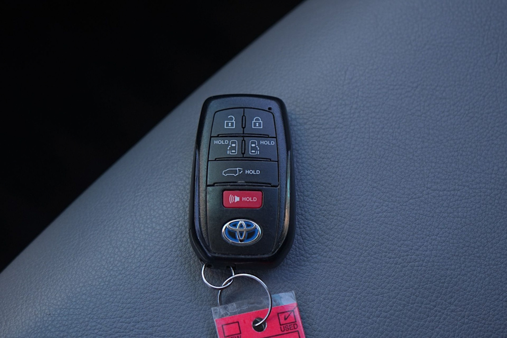 Thumbnail: 2023 Toyota Sienna - 29