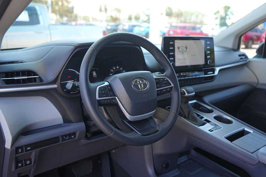 Thumbnail: 2023 Toyota Sienna - 2
