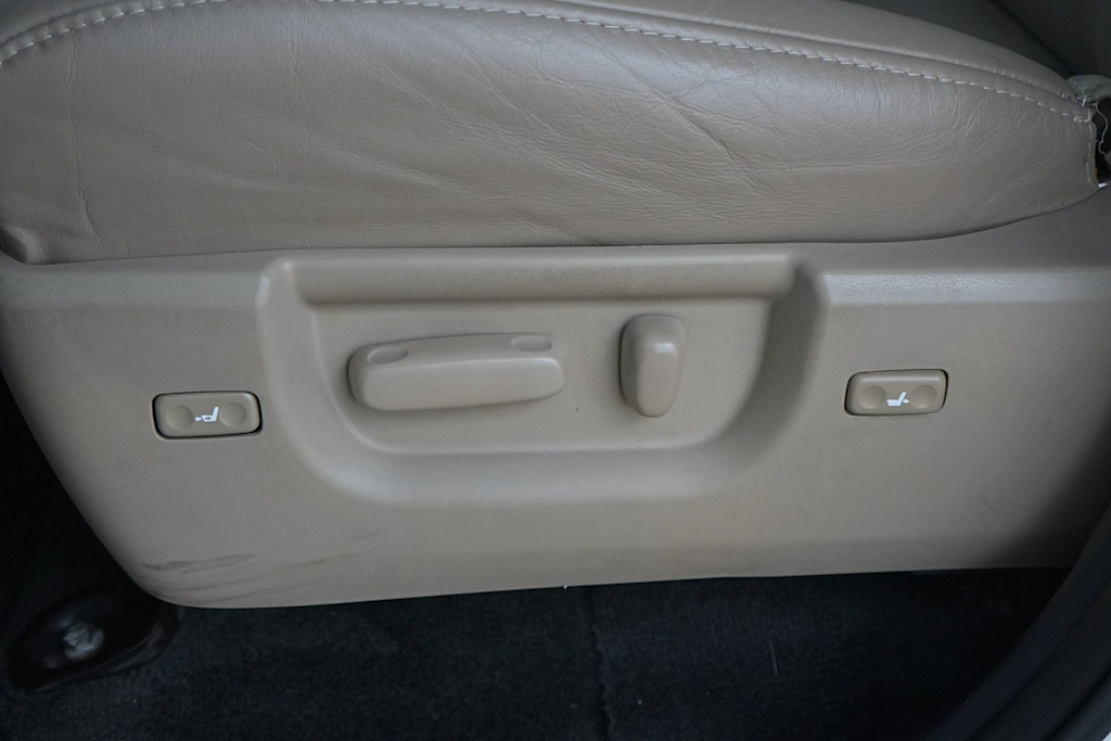 Thumbnail: 2013 Toyota Sequoia - 20