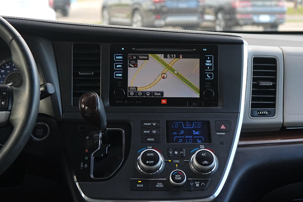 Thumbnail: 2017 Toyota Sienna - 15