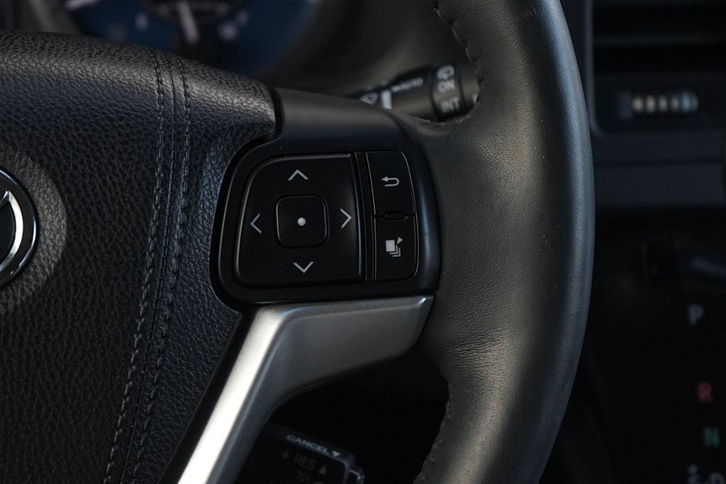 Thumbnail: 2017 Toyota Sienna - 22