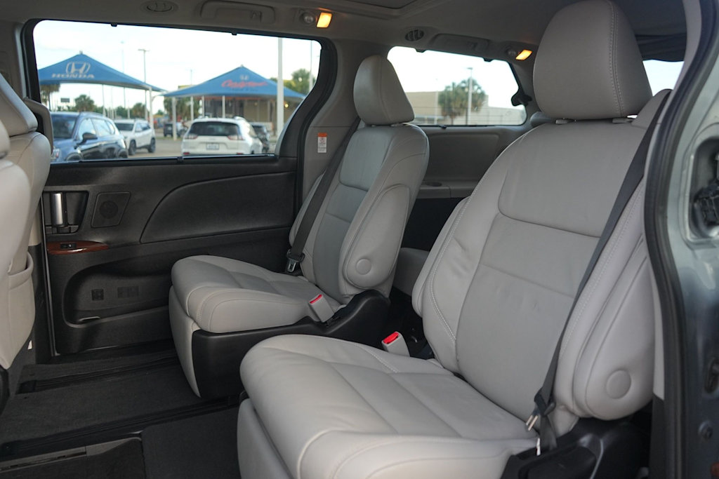 Thumbnail: 2017 Toyota Sienna - 20