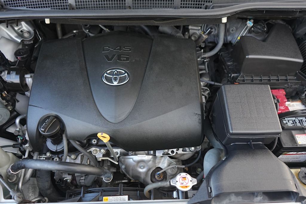 Thumbnail: 2017 Toyota Sienna - 9