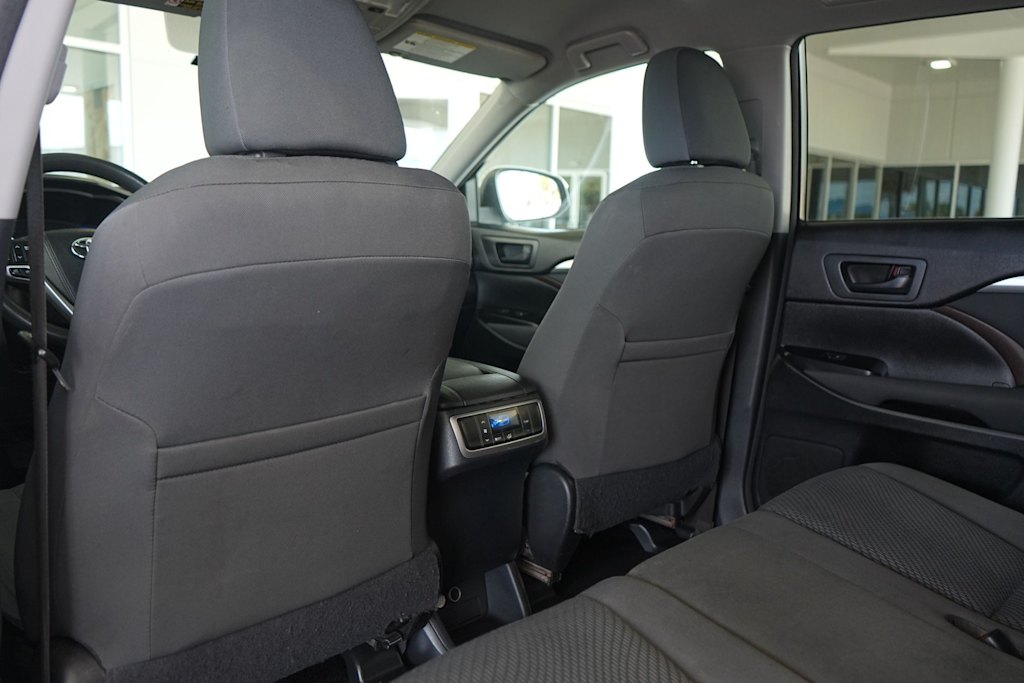 Thumbnail: 2015 Toyota Highlander - 13