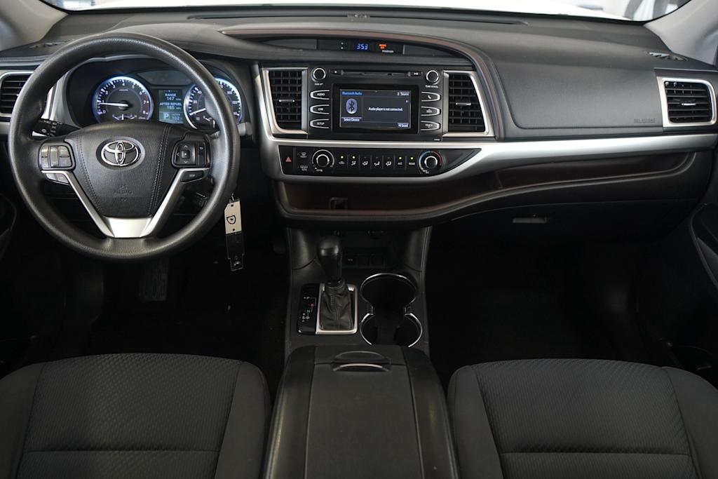 Thumbnail: 2015 Toyota Highlander - 10