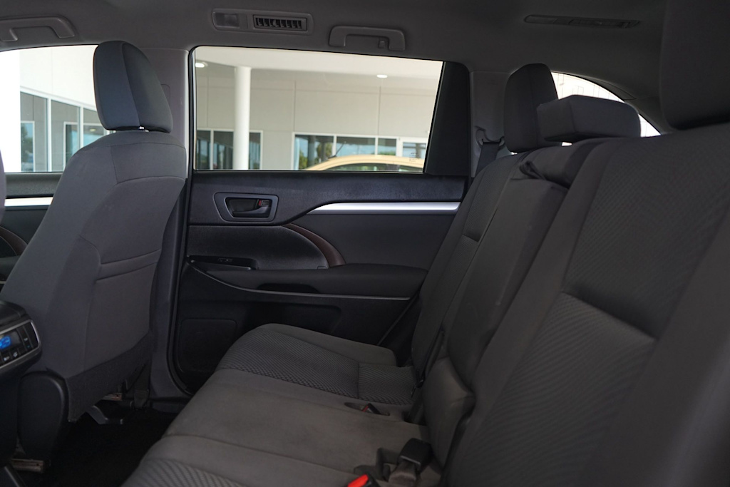 Thumbnail: 2015 Toyota Highlander - 22