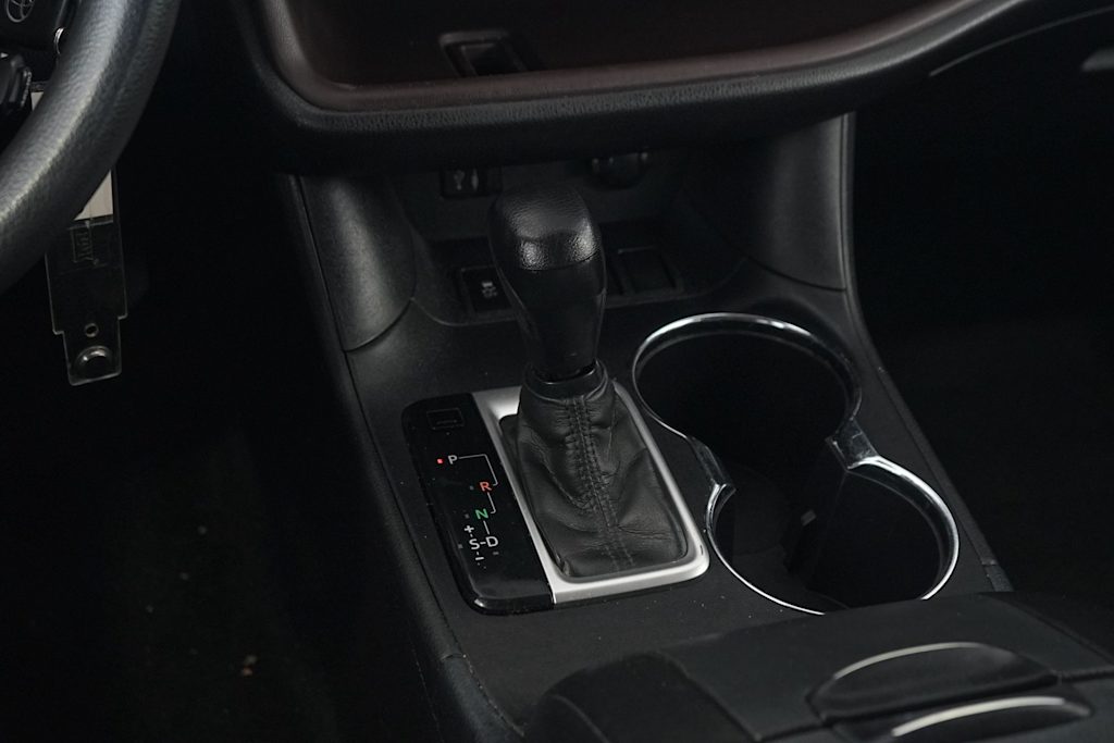 Thumbnail: 2015 Toyota Highlander - 16